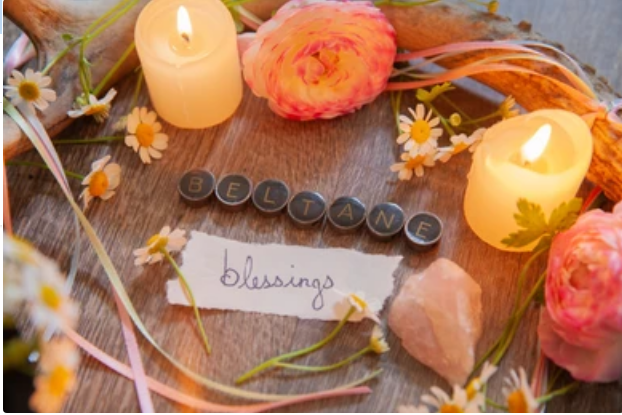 Blessing Beltane; bougie; couronne; fleurs; flamme