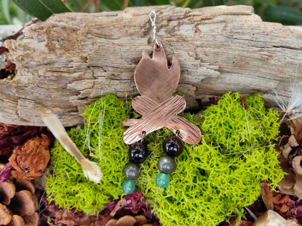 Pendentif brasier en cuivre avec perles de grenat, pyrite et aventurine verte, fait main, made in France, bijou éthique.