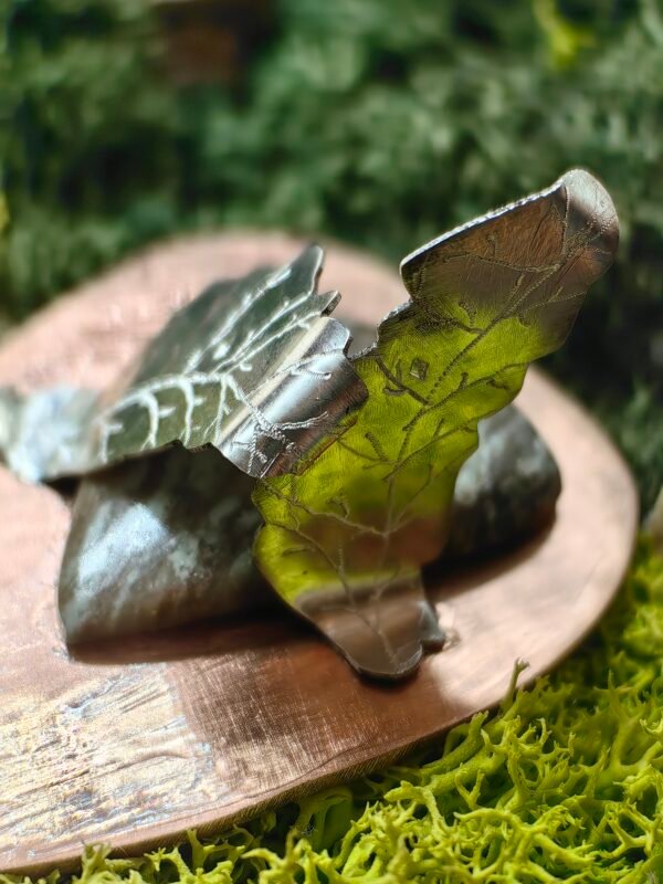 🌿✨ Secret de la Forêt : Pendentif unique en argent, cuivre et émeraude, fait main en France. Éthique, recyclé et hypoallergénique, inspiré par les pinèdes méditerranéennes. 🌳💍