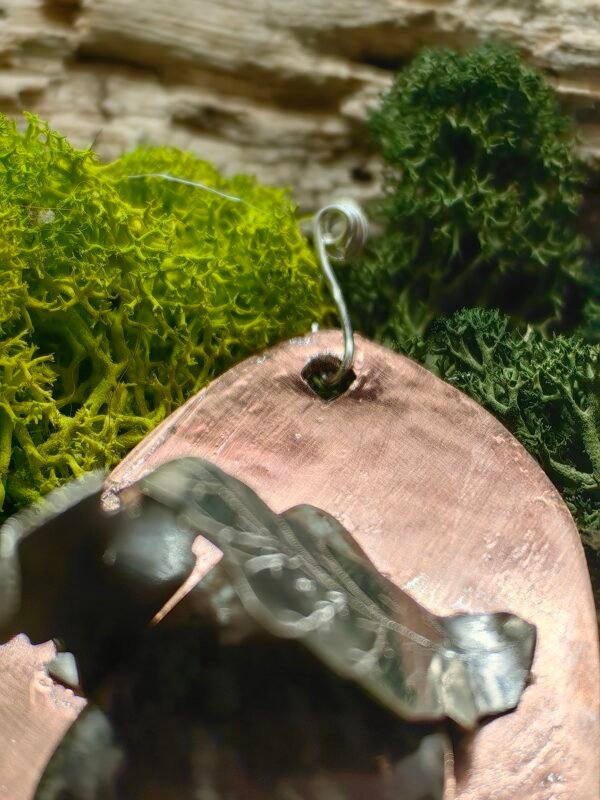 🌿✨ Secret de la Forêt : Pendentif unique en argent, cuivre et émeraude, fait main en France. Éthique, recyclé et hypoallergénique, inspiré par les pinèdes méditerranéennes. 🌳💍"