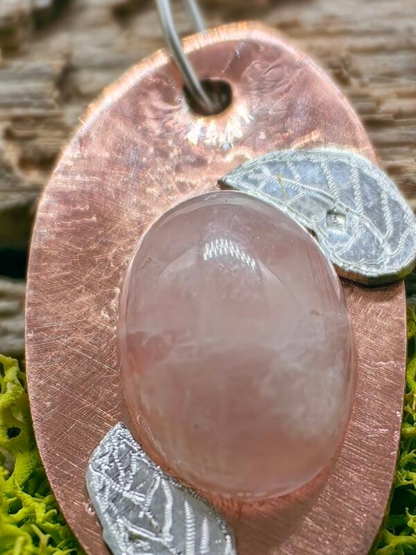 Pendentif "Rose des mers" en argent et cuivre, quartz rose – Image 2