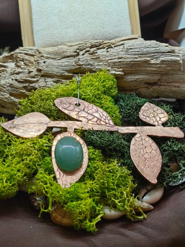 Pendentif fait-main Liseron des Dunes avec aventurine verte et feuilles gravées en argent, bijou éthique et hypoallergénique