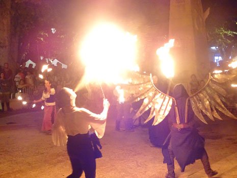 Spectacle de feu du marché nocturne des médiévales de Trets du 3 août 2024