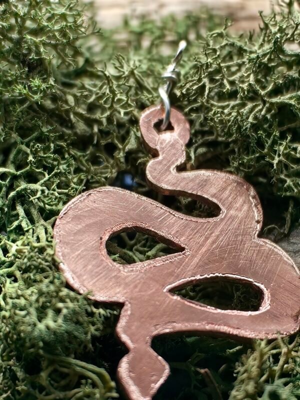 Pendentif "Le savoir du serpent" argent et cuivre éthiques, hypoallergénique, émeraude – Image 3