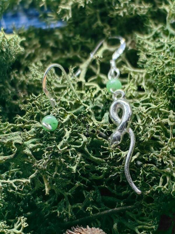 Boucles d'oreilles "Le Savoir du Serpent" en argent et cuivre, aventurine verte, fabriquées à la main en France sur mouse végétale naturelle