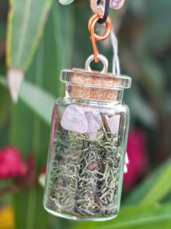 Pendentif grande fiole « Talisman des fées » quartz rose et mousse végétale naturelle monté sur cuivre – Image 2